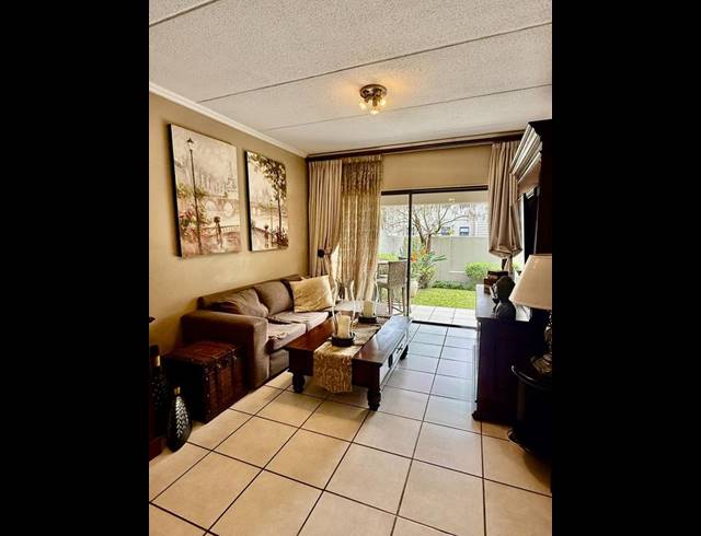 2 BEDROOM APARTMENT FOR SALE IN BRYANSTON